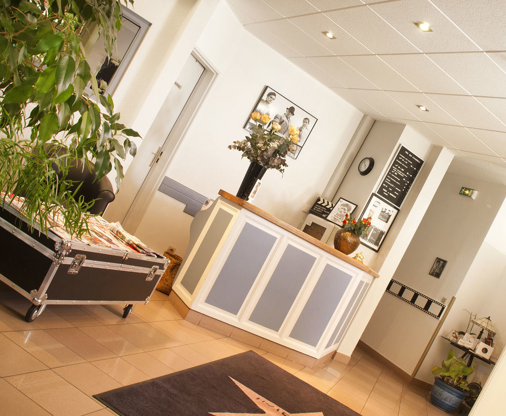 Hotel Cinepole - Proche Paris Joinville-le-Pont Buitenkant foto