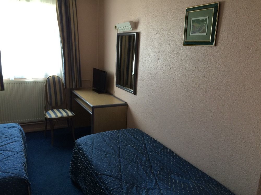 Hotel Cinepole - Proche Paris Joinville-le-Pont Buitenkant foto