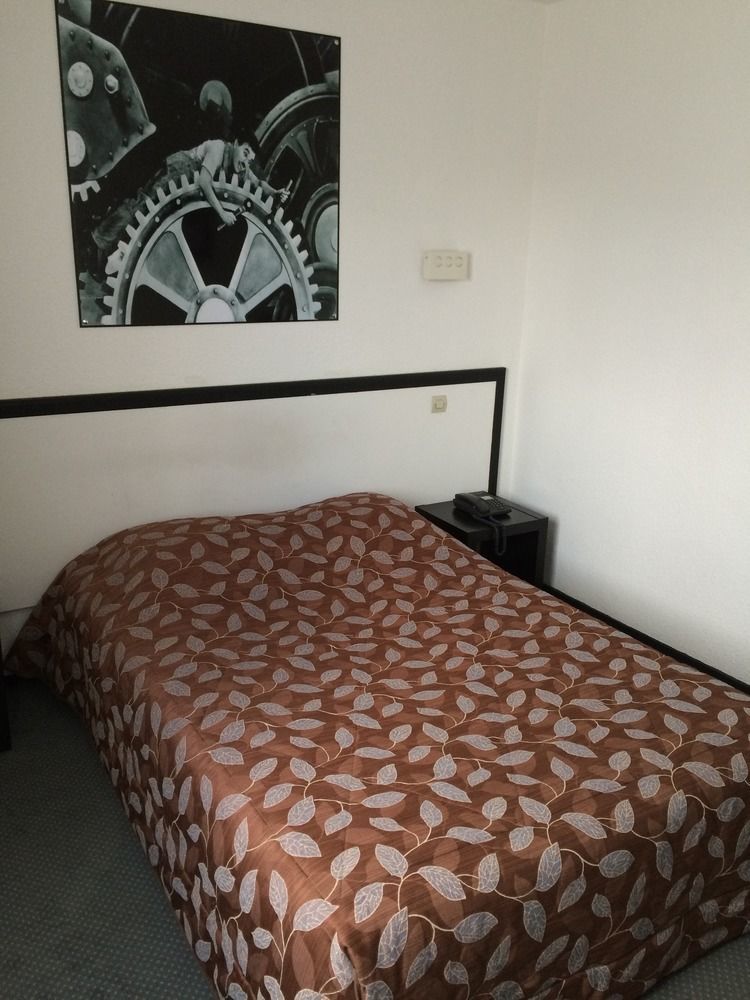 Hotel Cinepole - Proche Paris Joinville-le-Pont Buitenkant foto