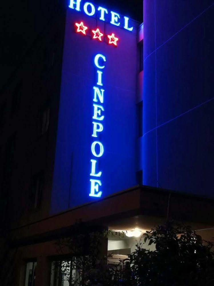 Hotel Cinepole - Proche Paris Joinville-le-Pont Buitenkant foto