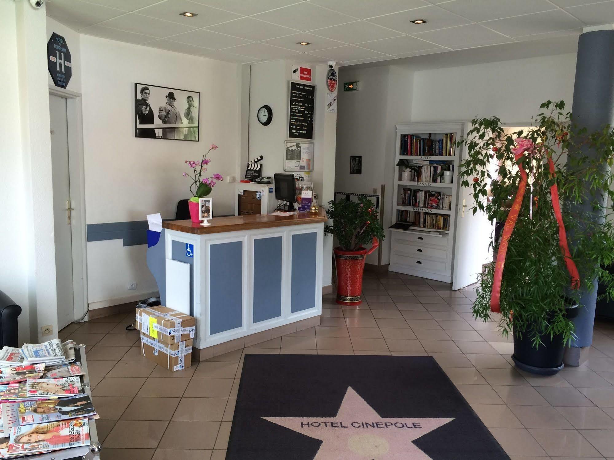 Hotel Cinepole - Proche Paris Joinville-le-Pont Buitenkant foto