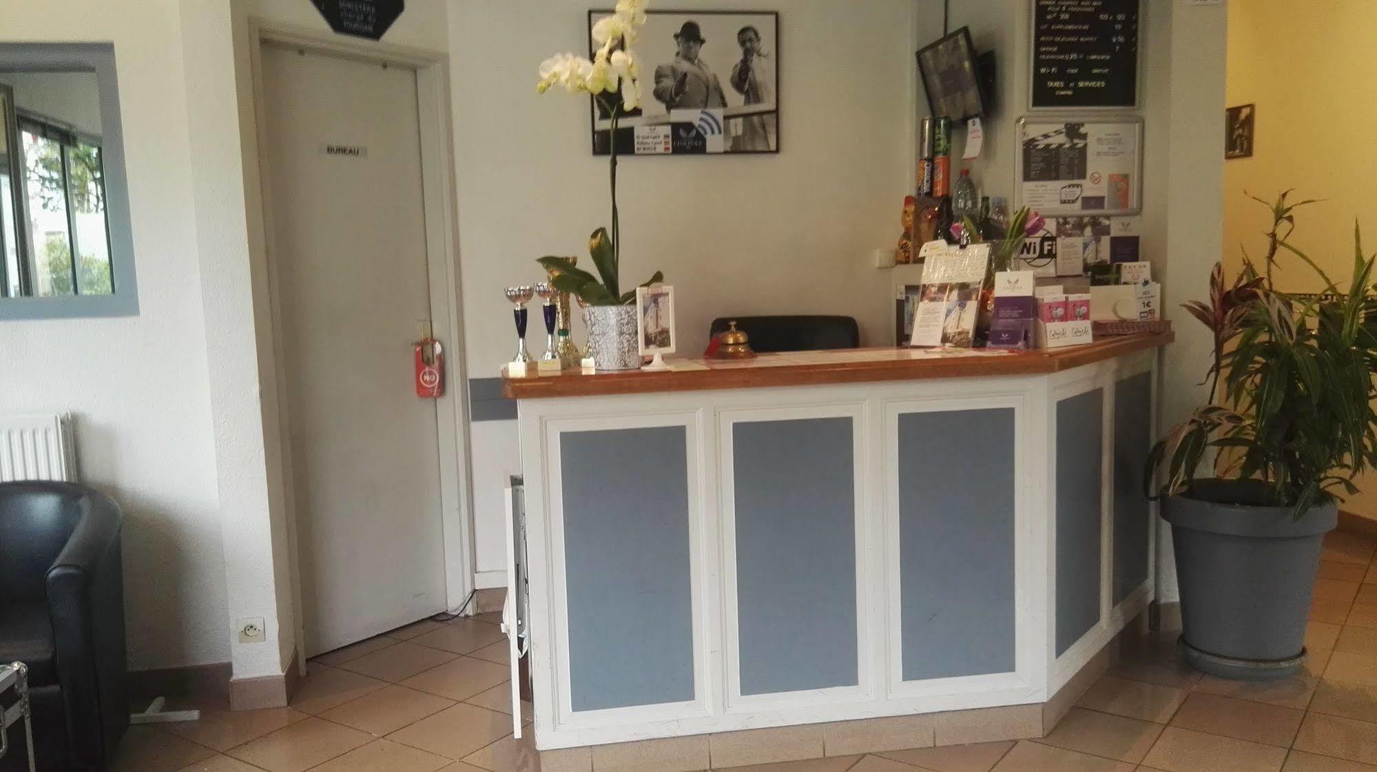 Hotel Cinepole - Proche Paris Joinville-le-Pont Buitenkant foto